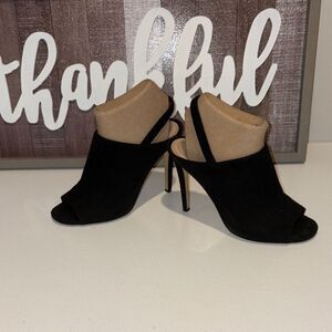 Diane Von Furstenberg Black Stiletto Heels. Size 8.